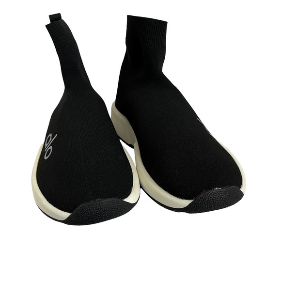 Alo Velocity Knit Sneaker in Black and White Women Size 8 - Picture 2 of 7